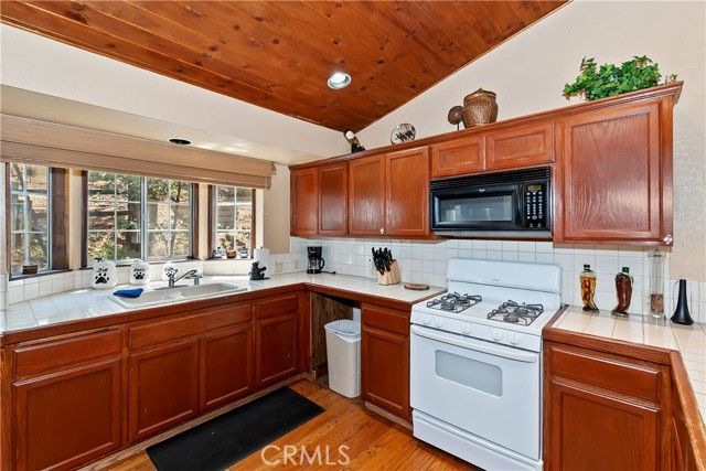 1134 Siskiyou Drive, Big Bear Lake, CA 92315