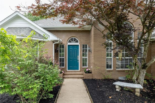 1760 N Glenbrook Place, Fayetteville, AR 72701