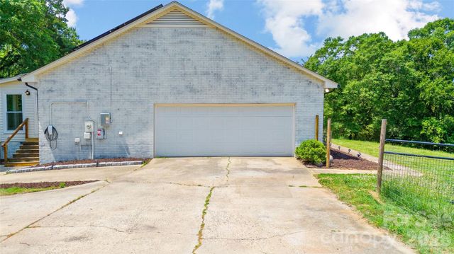 2004 Fountain Lane, Stanley, NC 28164
