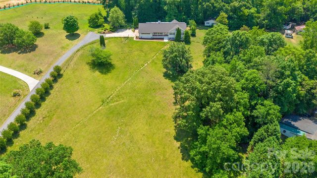 2004 Fountain Lane, Stanley, NC 28164