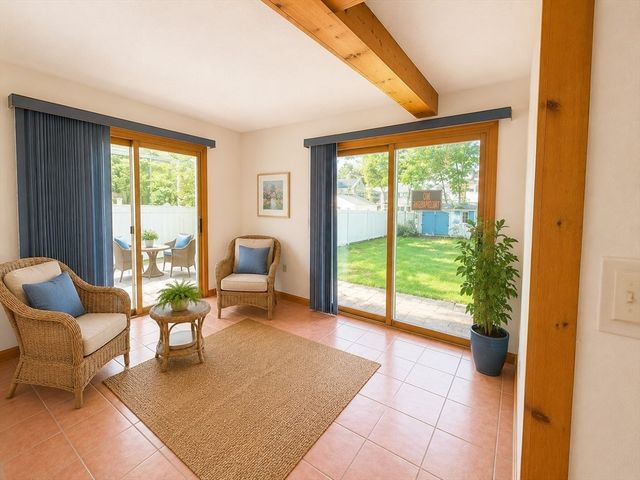 36 Plummer Ave, Lowell, MA 01852