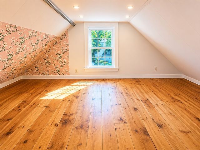36 Plummer Ave, Lowell, MA 01852