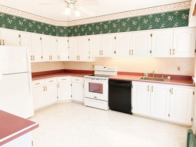 36 Plummer Ave, Lowell, MA 01852
