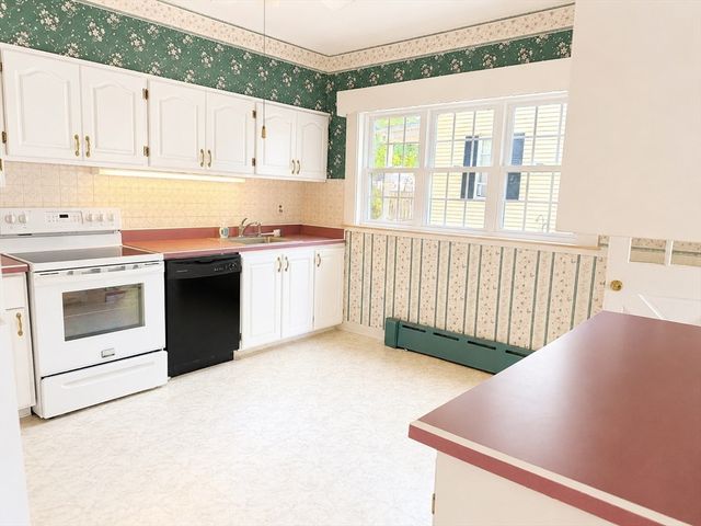 36 Plummer Ave, Lowell, MA 01852