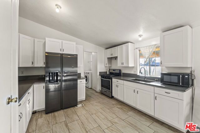 6677 Maricopa Road, Phelan, CA 92371