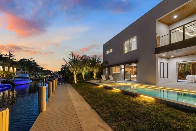 2360 NE 49th Street, Lighthouse Point, FL 33064