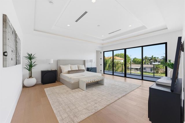 2360 NE 49th Street, Lighthouse Point, FL 33064