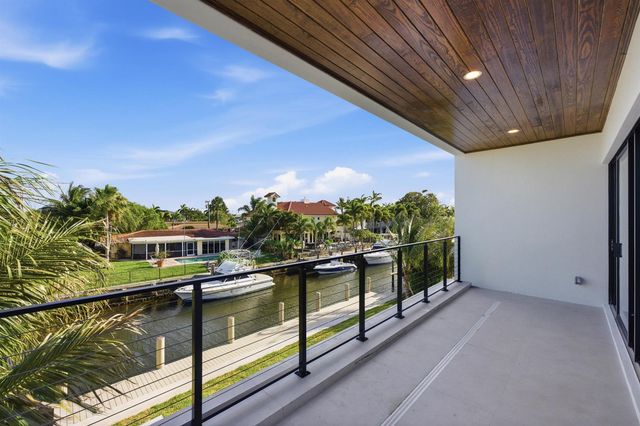 2360 NE 49th Street, Lighthouse Point, FL 33064