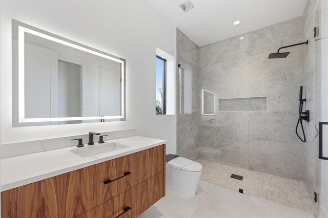 2360 NE 49th Street, Lighthouse Point, FL 33064