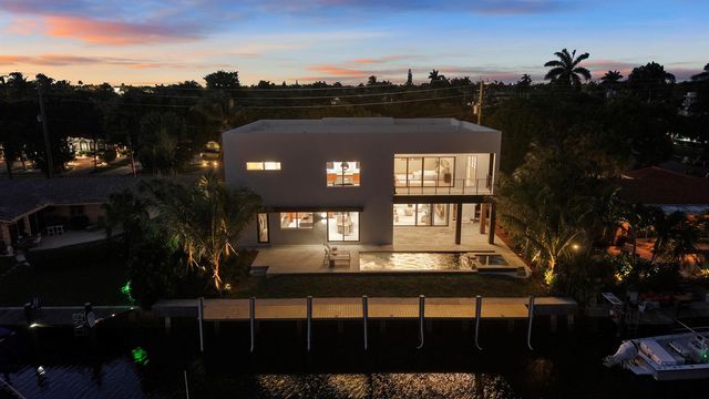 2360 NE 49th Street, Lighthouse Point, FL 33064