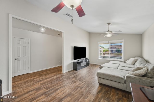 824 W COOLEY Drive, Gilbert, AZ 85233