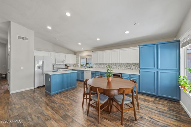 824 W COOLEY Drive, Gilbert, AZ 85233