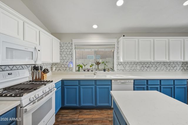 824 W COOLEY Drive, Gilbert, AZ 85233