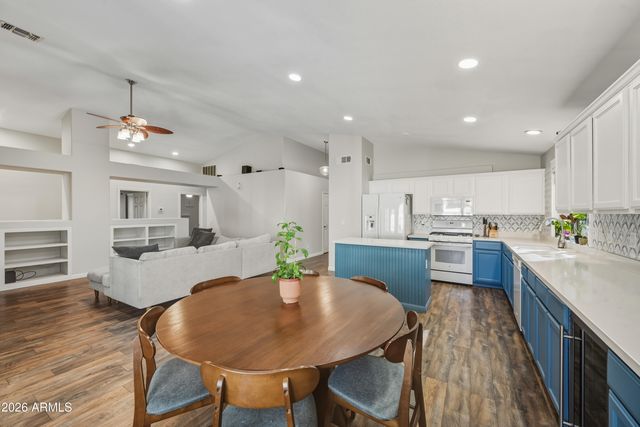 824 W COOLEY Drive, Gilbert, AZ 85233