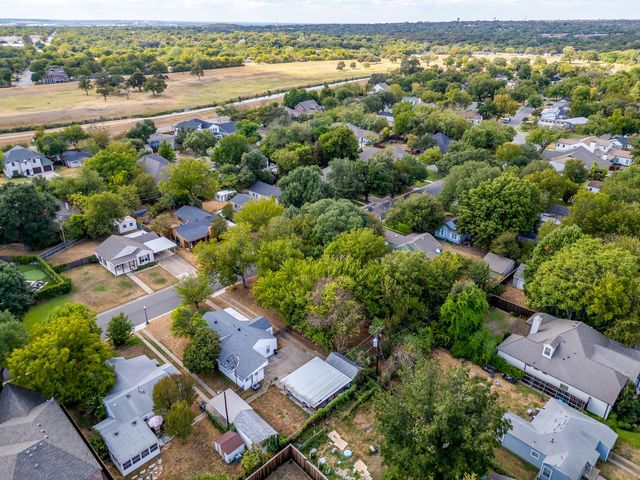 720 Northwood Road, Fort Worth, TX 76107