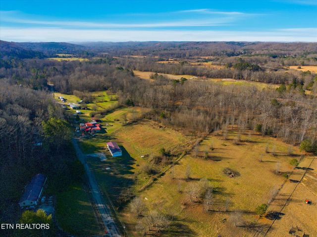 418 County Road 61, Riceville, TN 37370