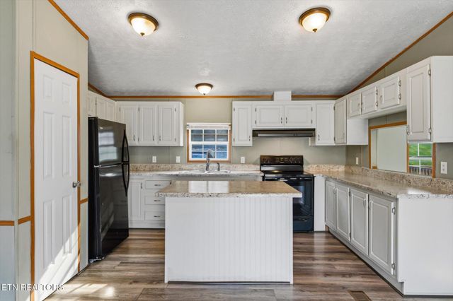 418 County Road 61, Riceville, TN 37370