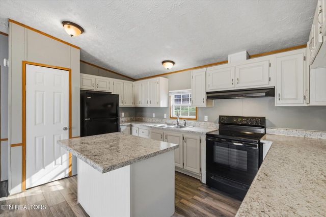 418 County Road 61, Riceville, TN 37370