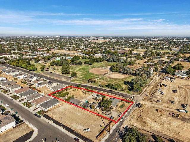 2909 Pock Ln, Stockton, CA 95205