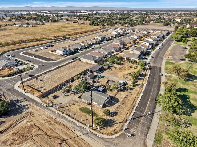 2909 Pock Ln, Stockton, CA 95205