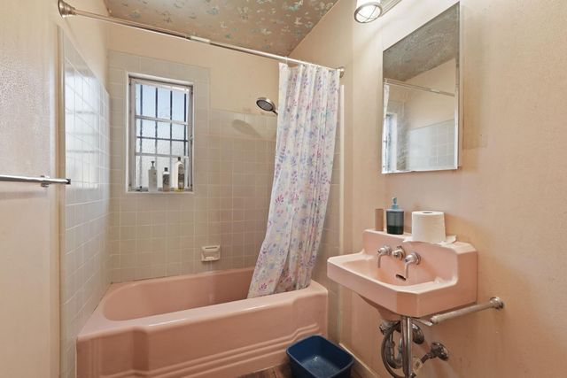 2909 Pock Ln, Stockton, CA 95205