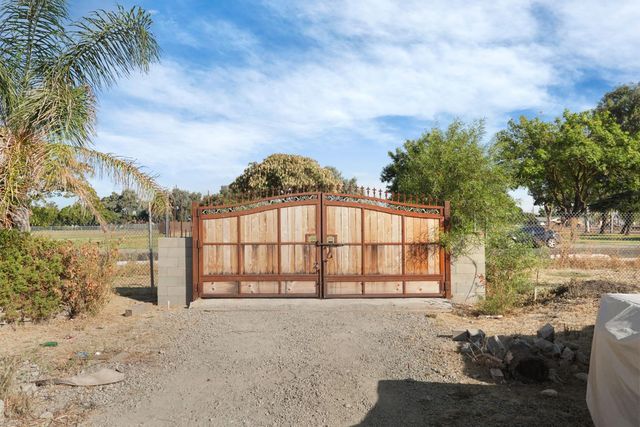 2909 Pock Ln, Stockton, CA 95205