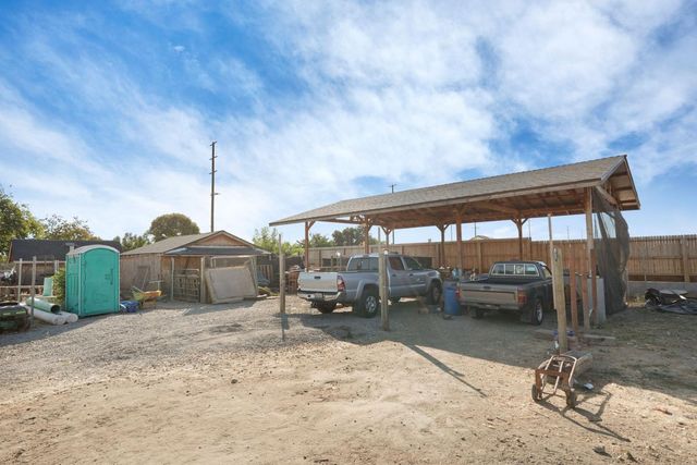 2909 Pock Ln, Stockton, CA 95205