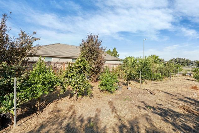 2909 Pock Ln, Stockton, CA 95205