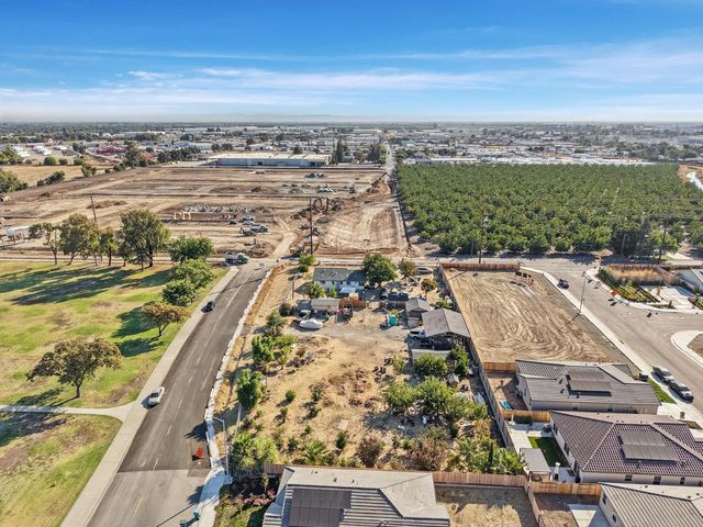 2909 Pock Ln, Stockton, CA 95205