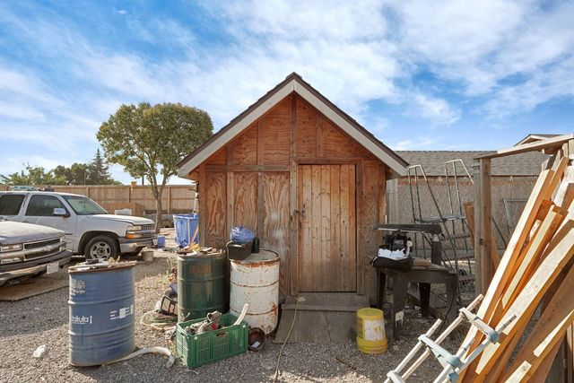 2909 Pock Ln, Stockton, CA 95205