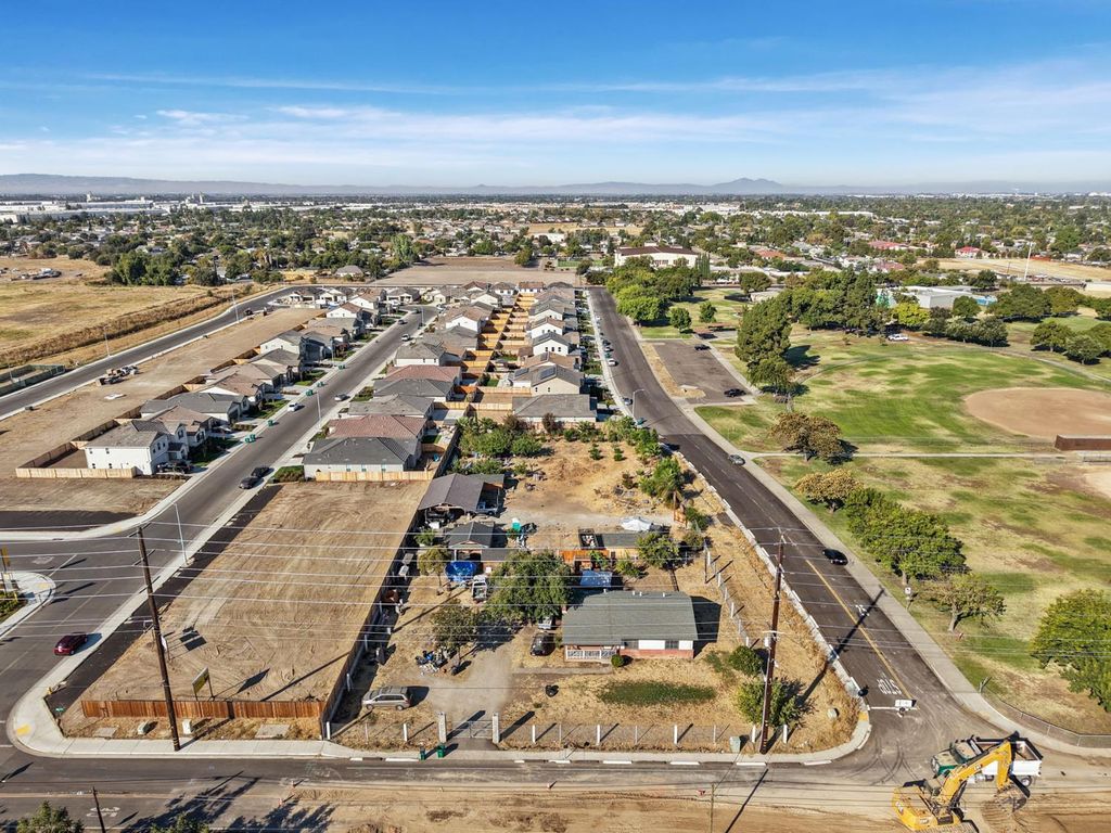 2909 Pock Ln, Stockton, CA 95205