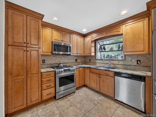 54 East Street, West Nyack, NY 10994