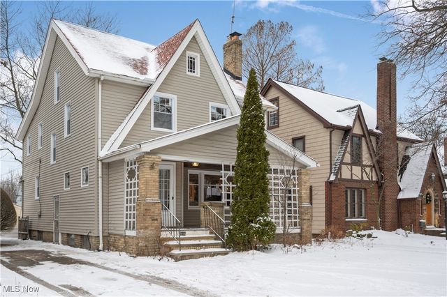 2016 Rossmoor Road, Cleveland Heights, OH 44118