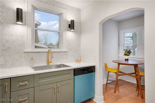 2016 Rossmoor Road, Cleveland Heights, OH 44118