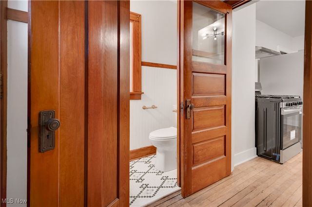 2016 Rossmoor Road, Cleveland Heights, OH 44118