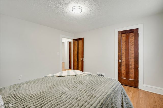 2016 Rossmoor Road, Cleveland Heights, OH 44118