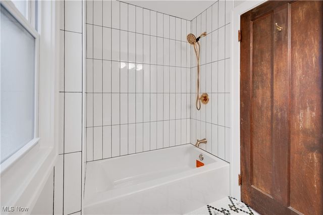 2016 Rossmoor Road, Cleveland Heights, OH 44118