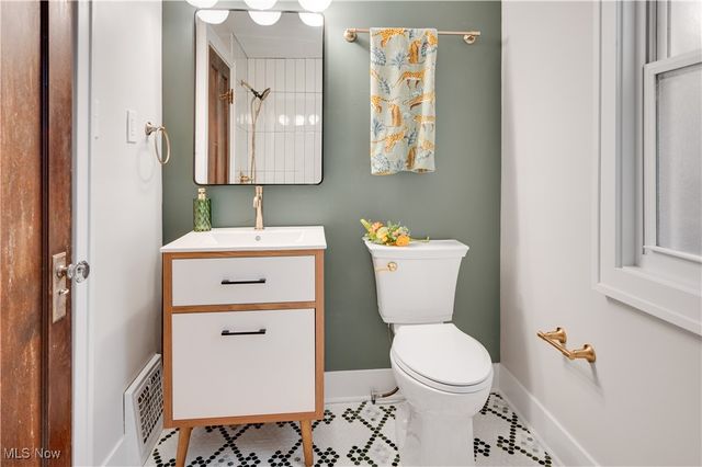 2016 Rossmoor Road, Cleveland Heights, OH 44118