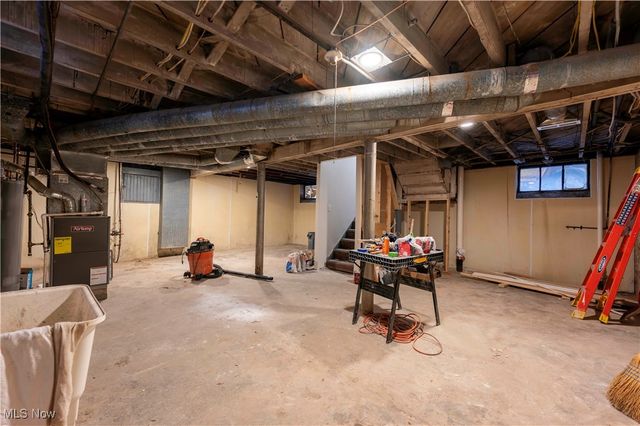 2016 Rossmoor Road, Cleveland Heights, OH 44118