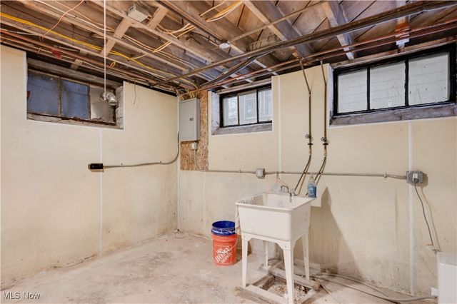 2016 Rossmoor Road, Cleveland Heights, OH 44118