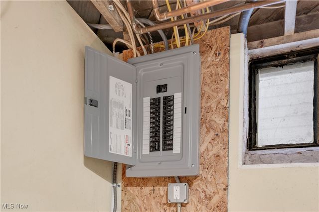 2016 Rossmoor Road, Cleveland Heights, OH 44118