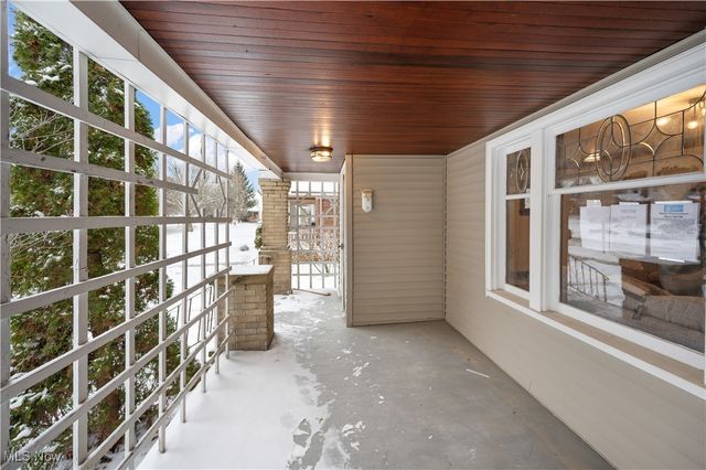 2016 Rossmoor Road, Cleveland Heights, OH 44118