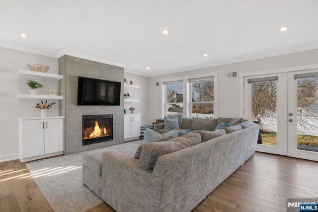 272 S Prospect Avenue, Bergenfield, NJ 07621