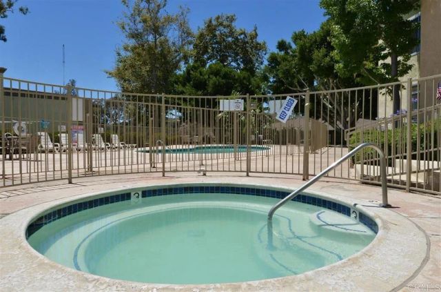 432 Edgehill Lane 41, Oceanside, CA 92054