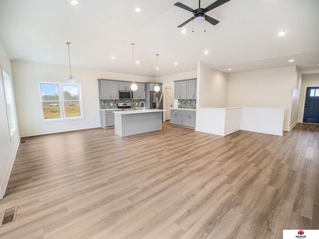 150 W Agnes Drive, Lincoln, NE 68512