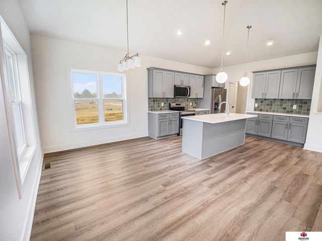 150 W Agnes Drive, Lincoln, NE 68512