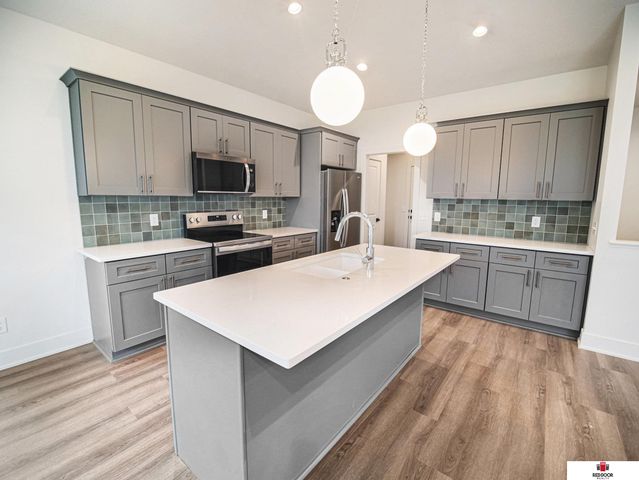 150 W Agnes Drive, Lincoln, NE 68512