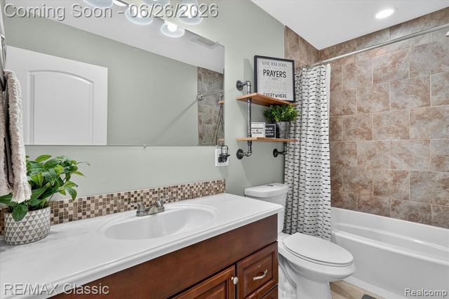 3205 N Milford Road, Highland, MI 48357