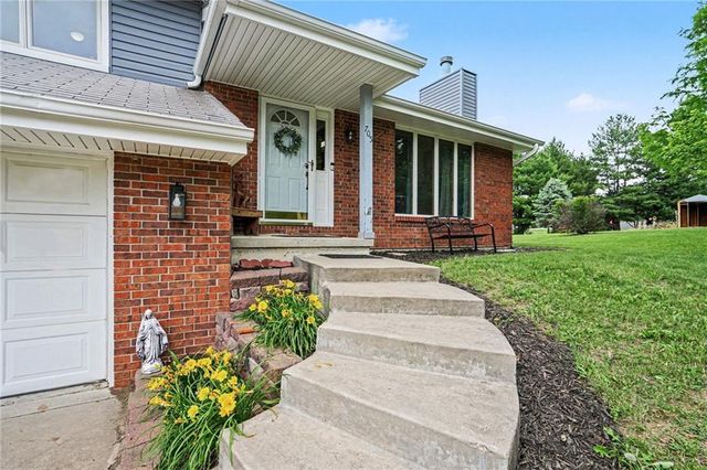 705 Benjamin Avenue, Gower, MO 64454