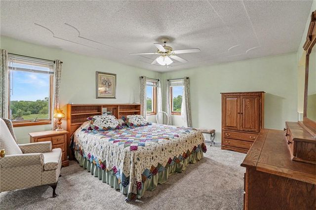 705 Benjamin Avenue, Gower, MO 64454